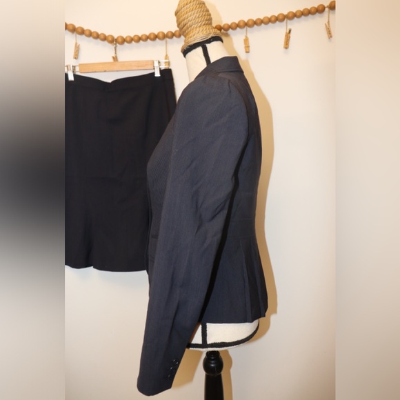BANANA REPUBLIC Blazer and skirt set formal pinstripe - Picture 11 of 11